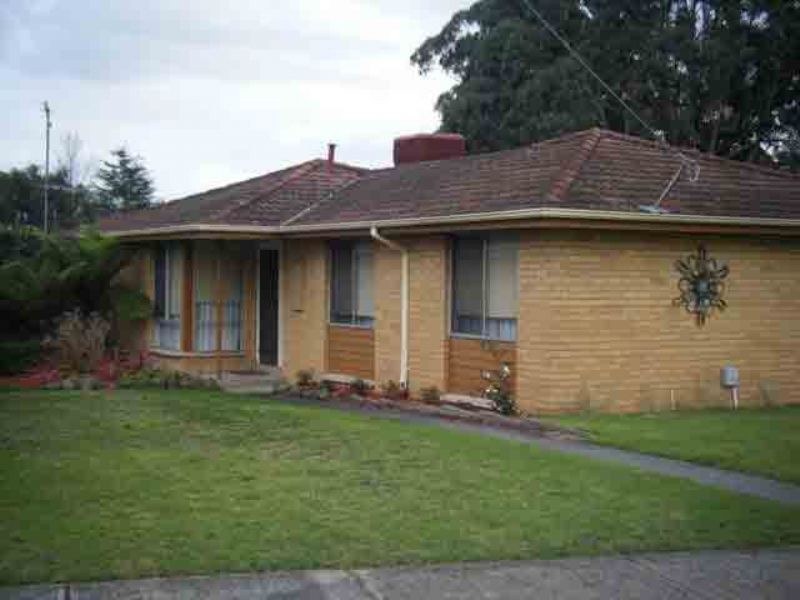21 Fairbairn Road, Cranbourne VIC 3977