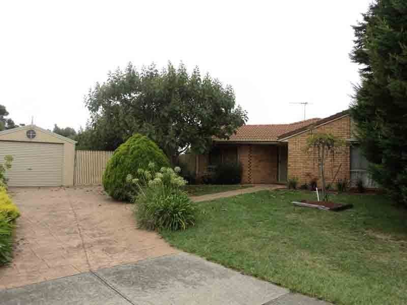 4 Bengal Court, Cranbourne North VIC 3977
