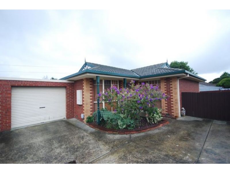 2/56 Fairbairn Road, Cranbourne VIC 3977