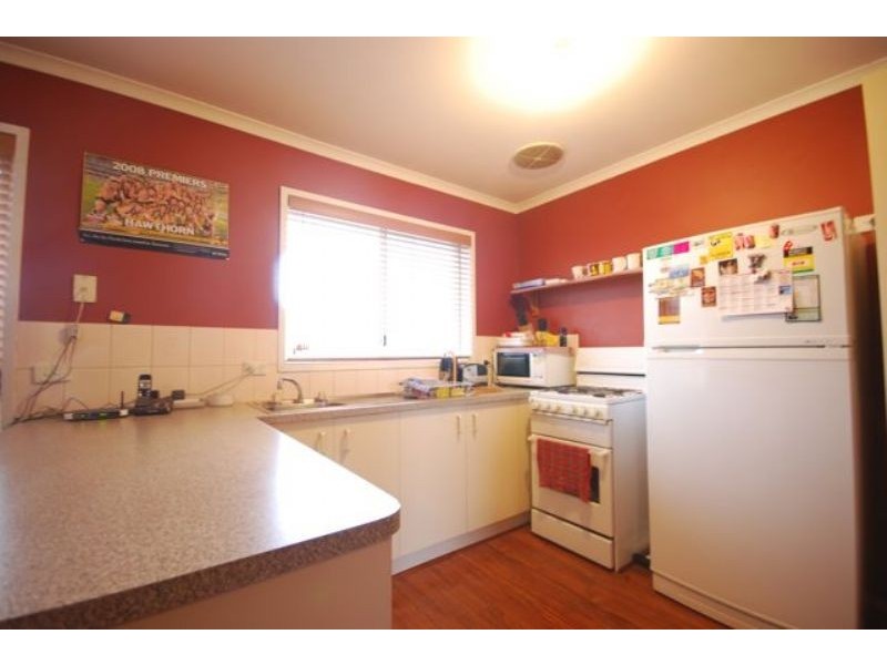 2/56 Fairbairn Road, Cranbourne VIC 3977