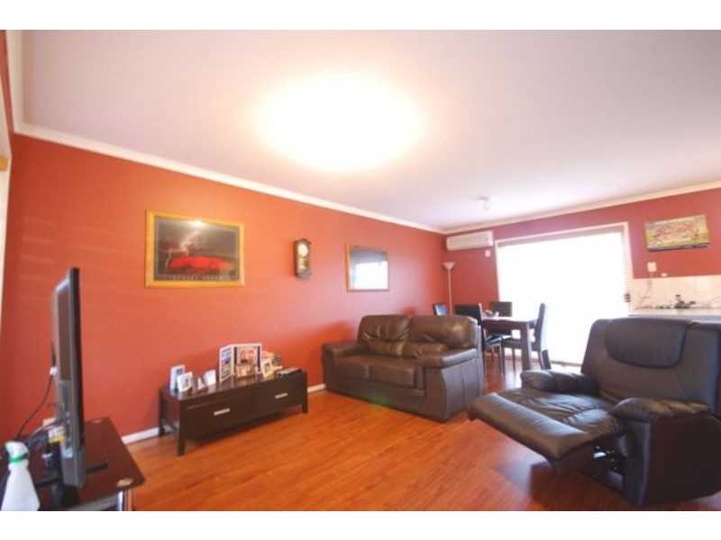 2/56 Fairbairn Road, Cranbourne VIC 3977