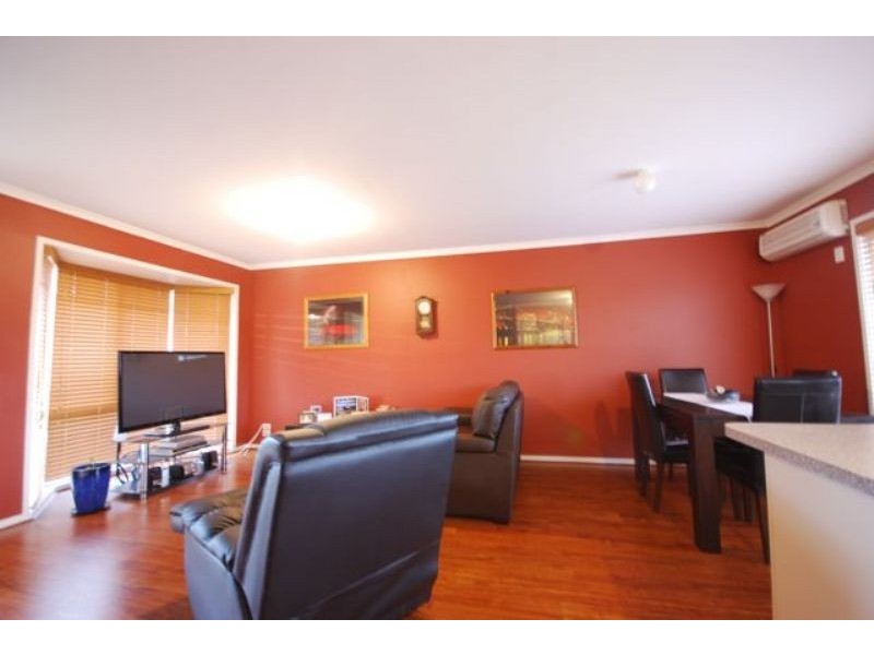 2/56 Fairbairn Road, Cranbourne VIC 3977