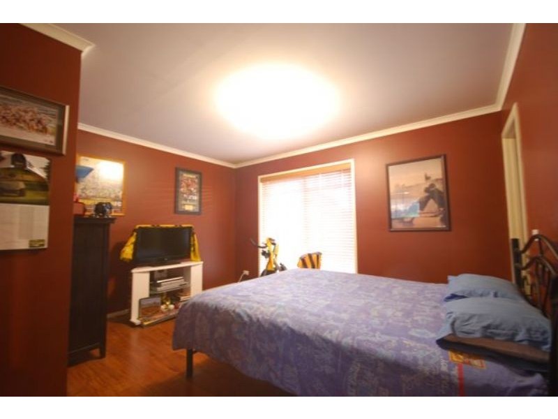 2/56 Fairbairn Road, Cranbourne VIC 3977