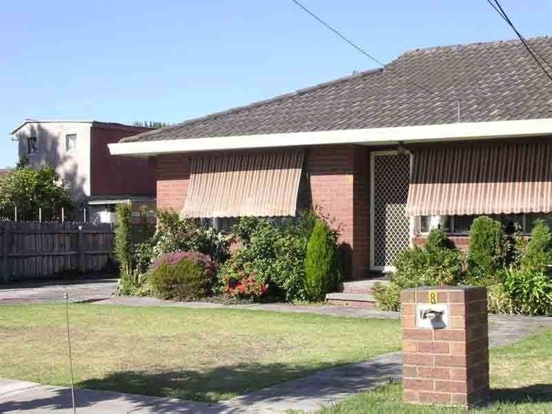 1/8 Mclaren Avenue, Cranbourne VIC 3977