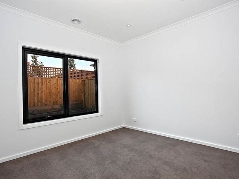 4 Rock Daisy Drive, Cranbourne VIC 3977