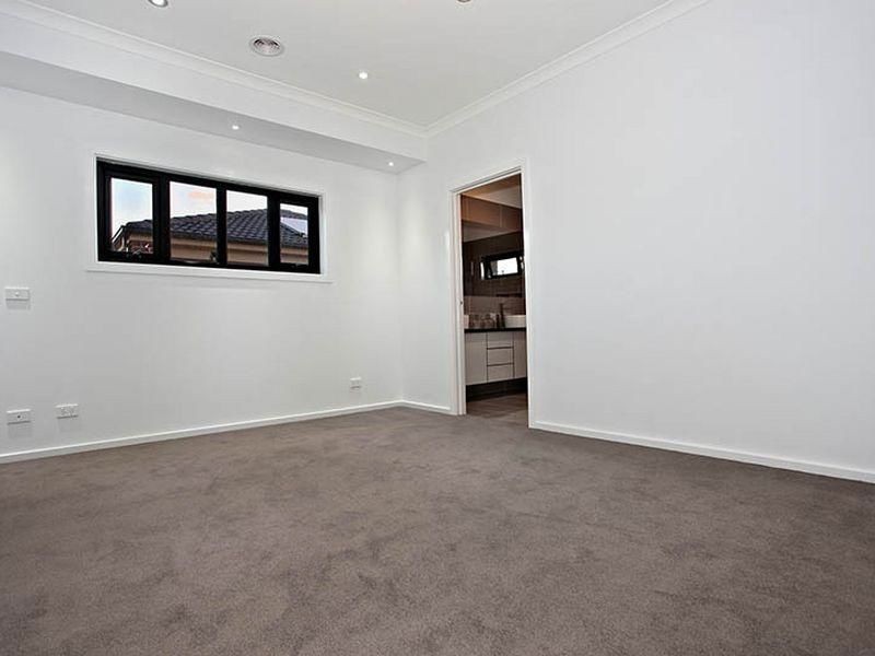 4 Rock Daisy Drive, Cranbourne VIC 3977