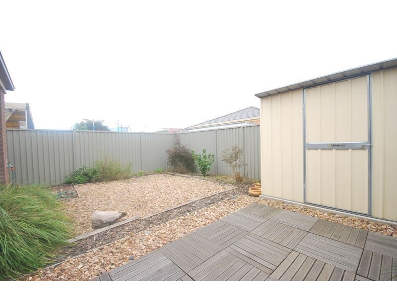 1/42 Greenaway Terrace, Cranbourne East VIC 3977