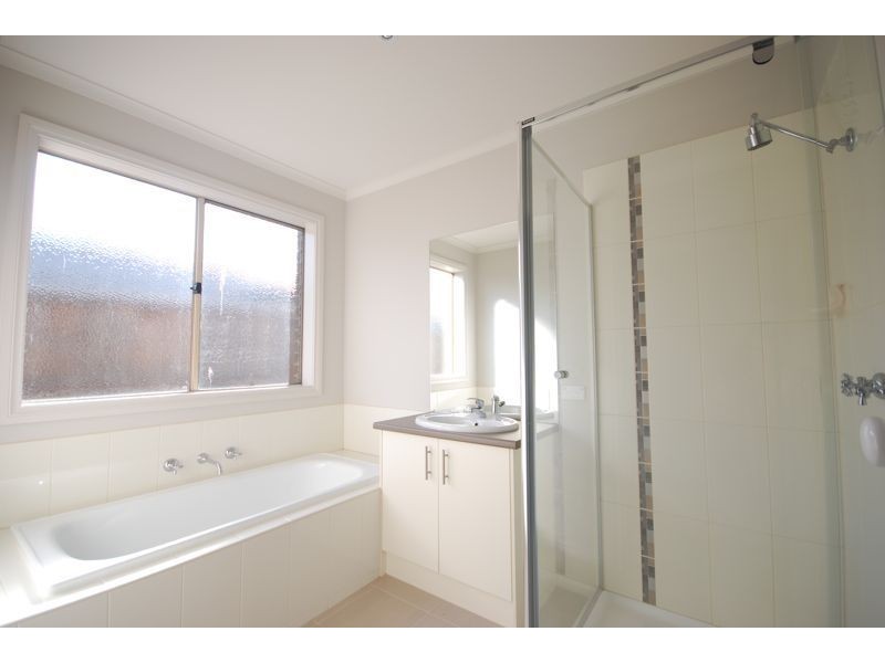 15 Golden Wattle Court, Cranbourne VIC 3977