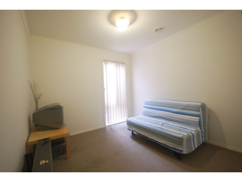 1/42 Greenaway Terrace, Cranbourne East VIC 3977