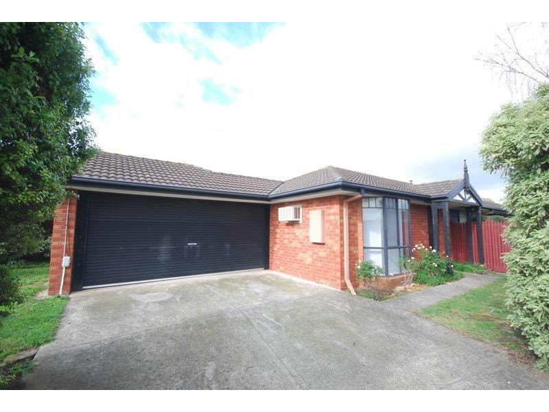 2 Fishburn Place, Cranbourne West VIC 3977