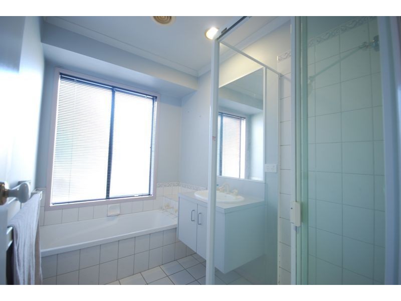 2 Fishburn Place, Cranbourne West VIC 3977