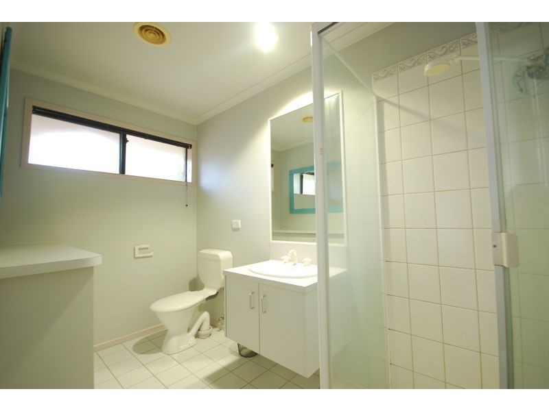 2 Fishburn Place, Cranbourne West VIC 3977