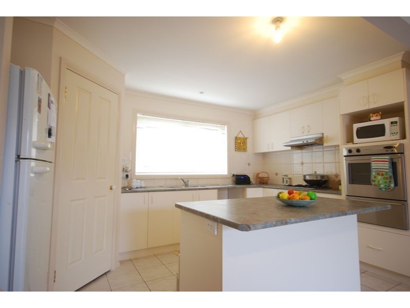 10 Brindalee Place, Cranbourne East VIC 3977