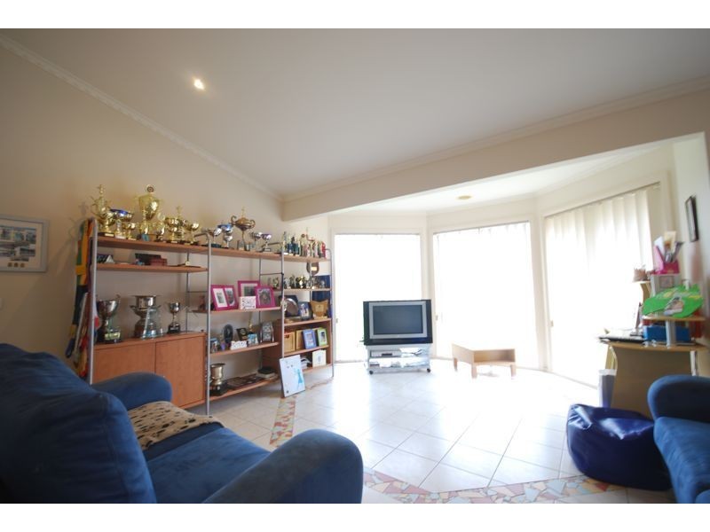 10 Brindalee Place, Cranbourne East VIC 3977