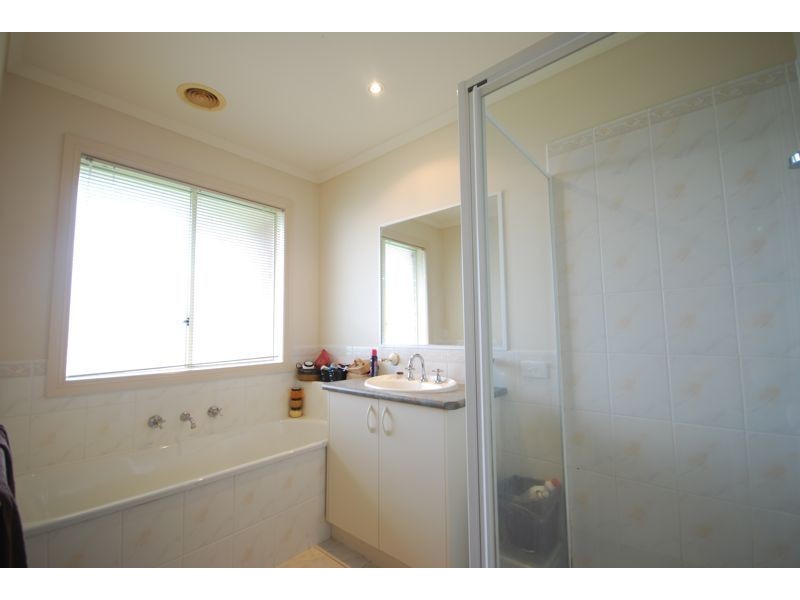 10 Brindalee Place, Cranbourne East VIC 3977