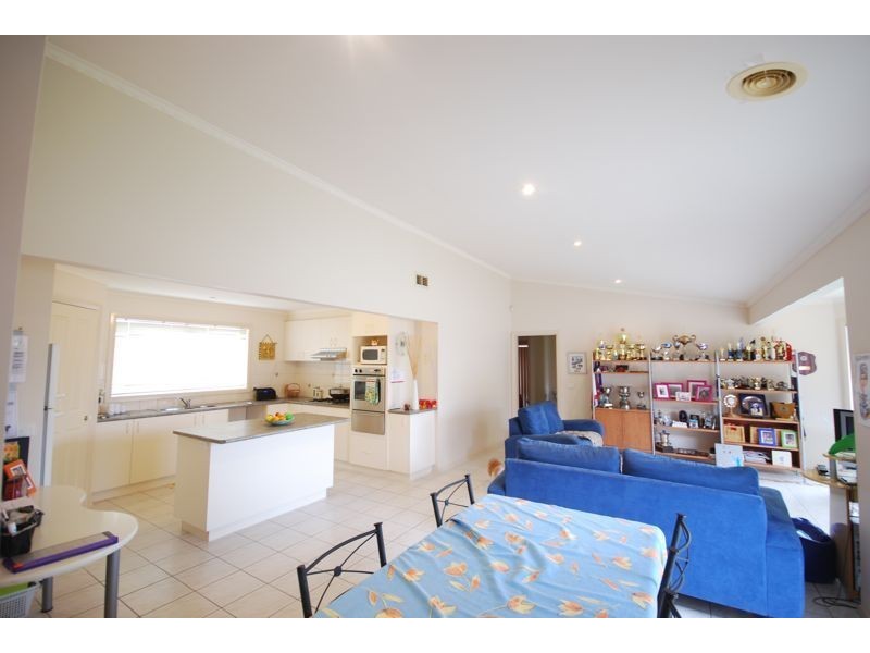 10 Brindalee Place, Cranbourne East VIC 3977