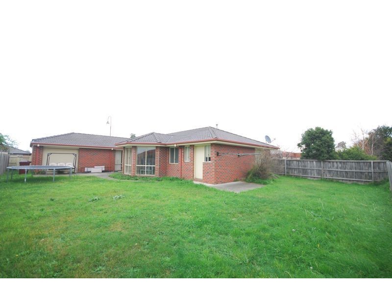 10 Brindalee Place, Cranbourne East VIC 3977