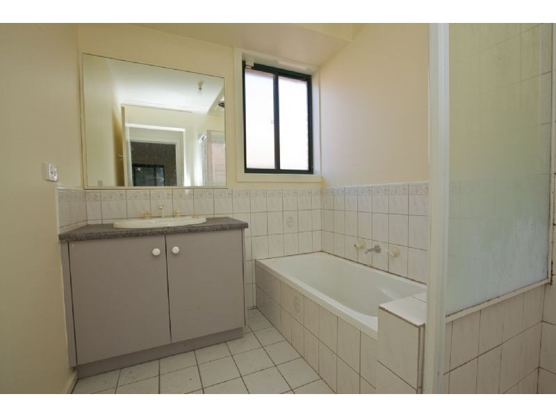 56 Scarborough Avenue, Cranbourne West VIC 3977