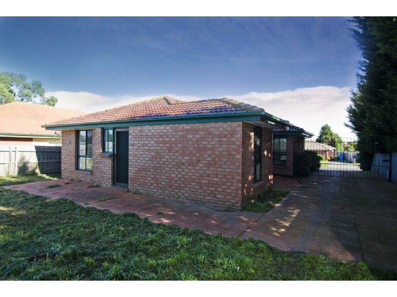 56 Scarborough Avenue, Cranbourne West VIC 3977