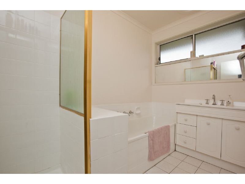 3/11 Dearing Avenue, Cranbourne VIC 3977