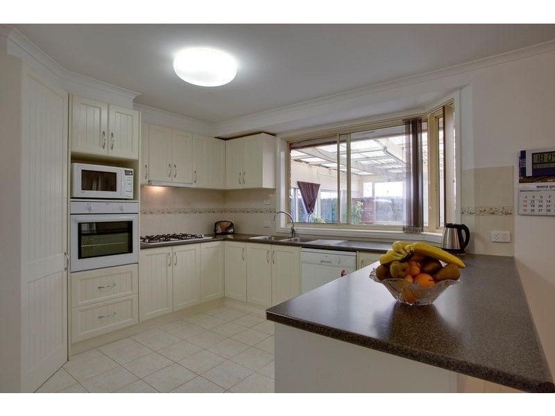 19 Greenbriar Way, Cranbourne West VIC 3977
