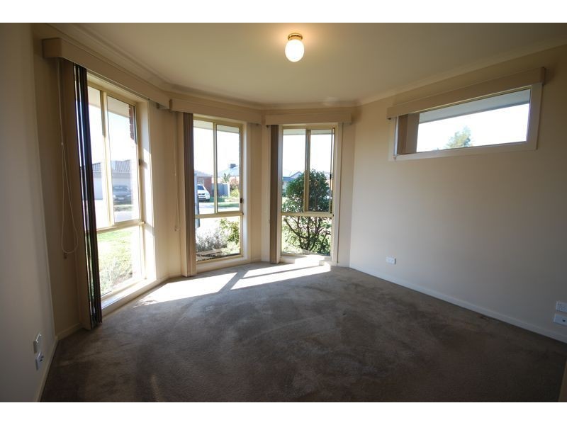 21 Tyndall Street, Cranbourne East VIC 3977