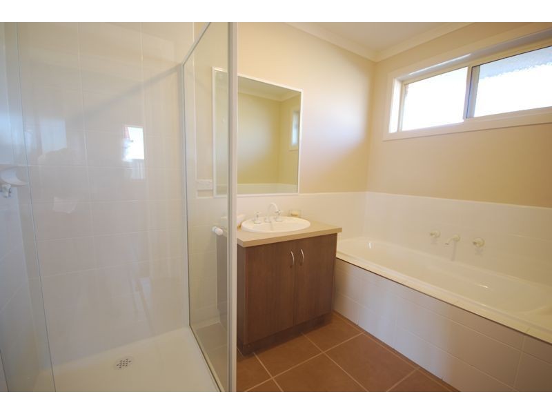 21 Tyndall Street, Cranbourne East VIC 3977