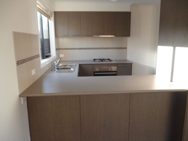 2/107 Army Road, Pakenham VIC 3810