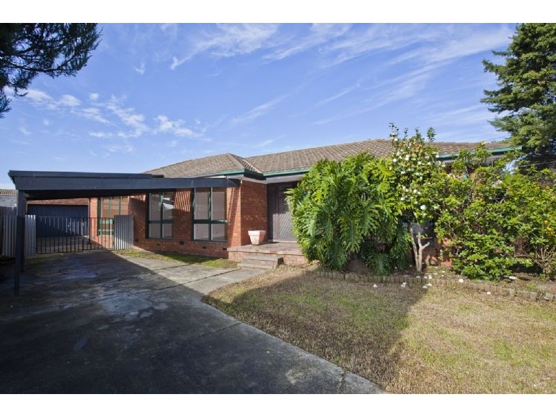 10 Lamont Crescent, Cranbourne VIC 3977