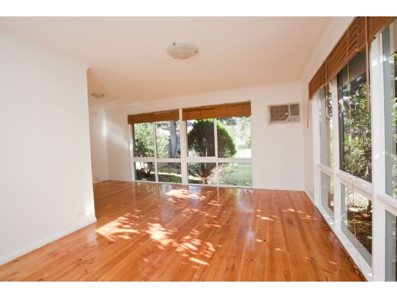 10 Lamont Crescent, Cranbourne VIC 3977
