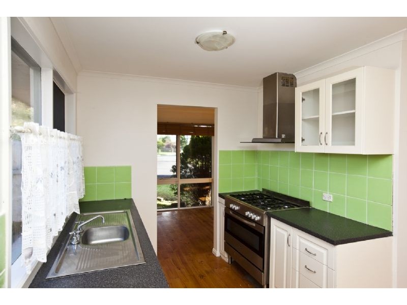 10 Lamont Crescent, Cranbourne VIC 3977