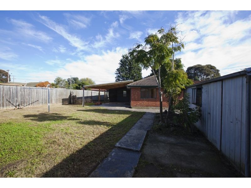 10 Lamont Crescent, Cranbourne VIC 3977