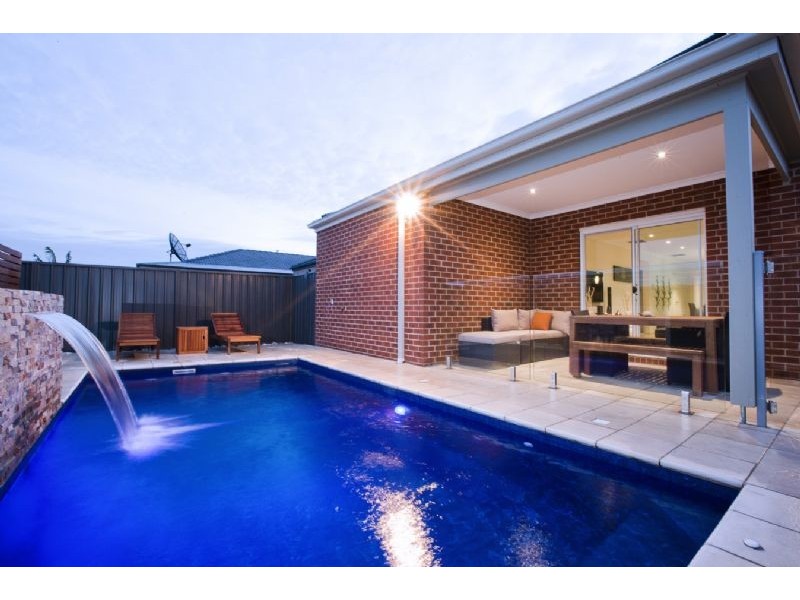 51 ABRUS CIRCUIT, Cranbourne North VIC 3977