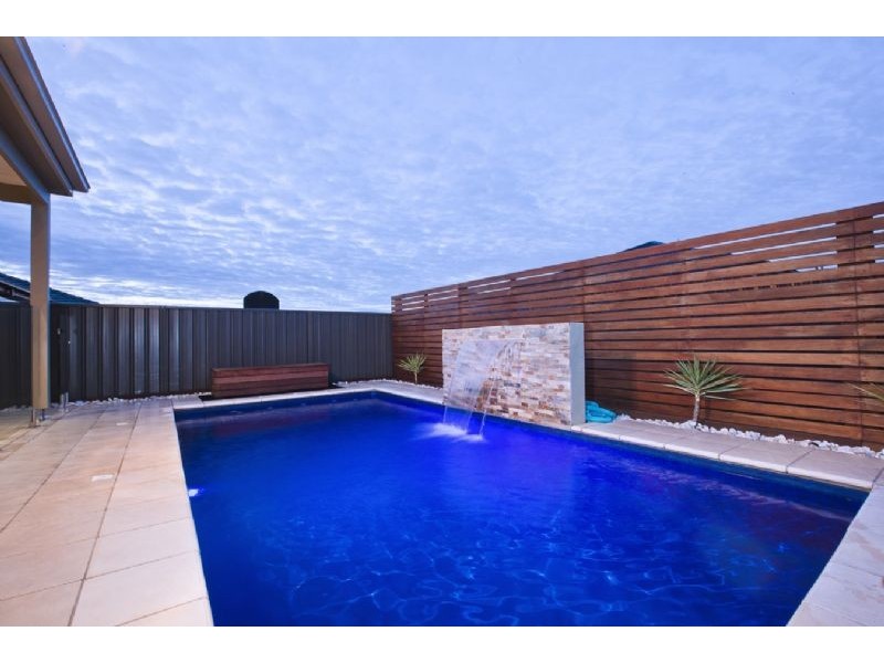 51 ABRUS CIRCUIT, Cranbourne North VIC 3977