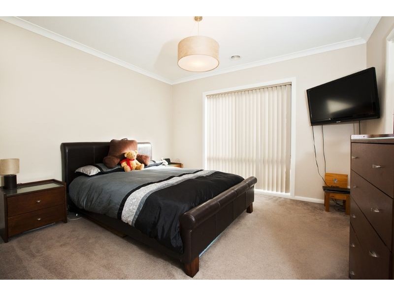 2 Ogle Way, Cranbourne North VIC 3977