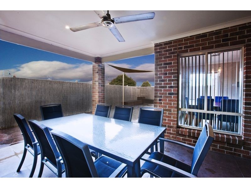 2 Ogle Way, Cranbourne North VIC 3977