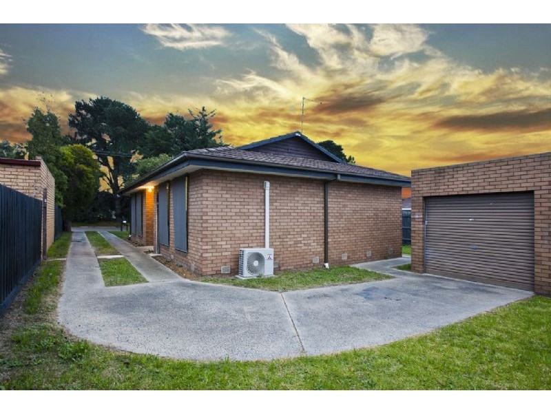 2/7 BANKS ROAD, Cranbourne VIC 3977