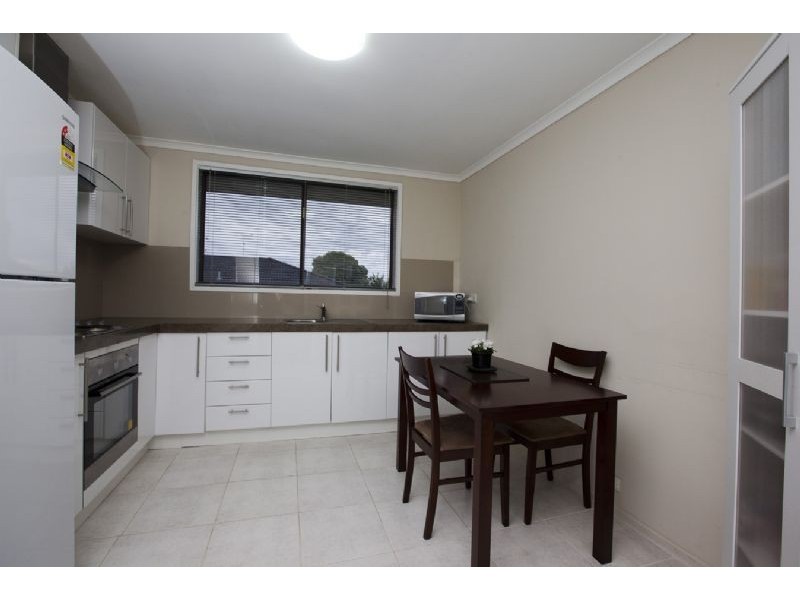 2/7 BANKS ROAD, Cranbourne VIC 3977