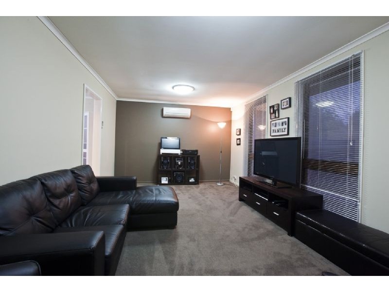 2/7 BANKS ROAD, Cranbourne VIC 3977