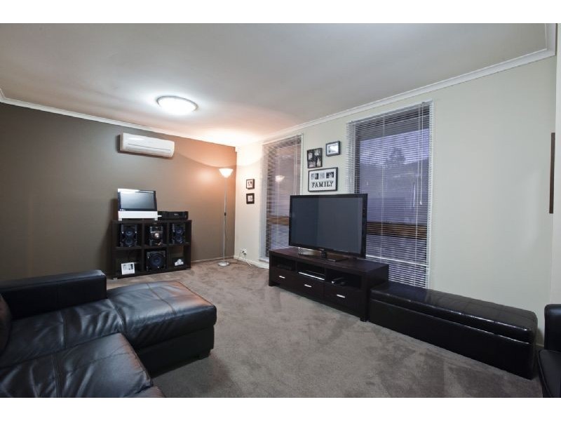 2/7 BANKS ROAD, Cranbourne VIC 3977