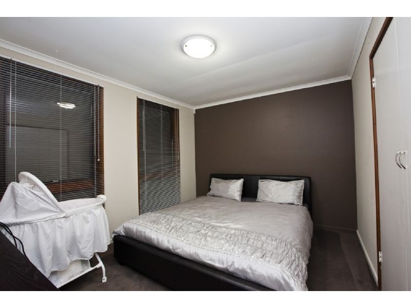 2/7 BANKS ROAD, Cranbourne VIC 3977