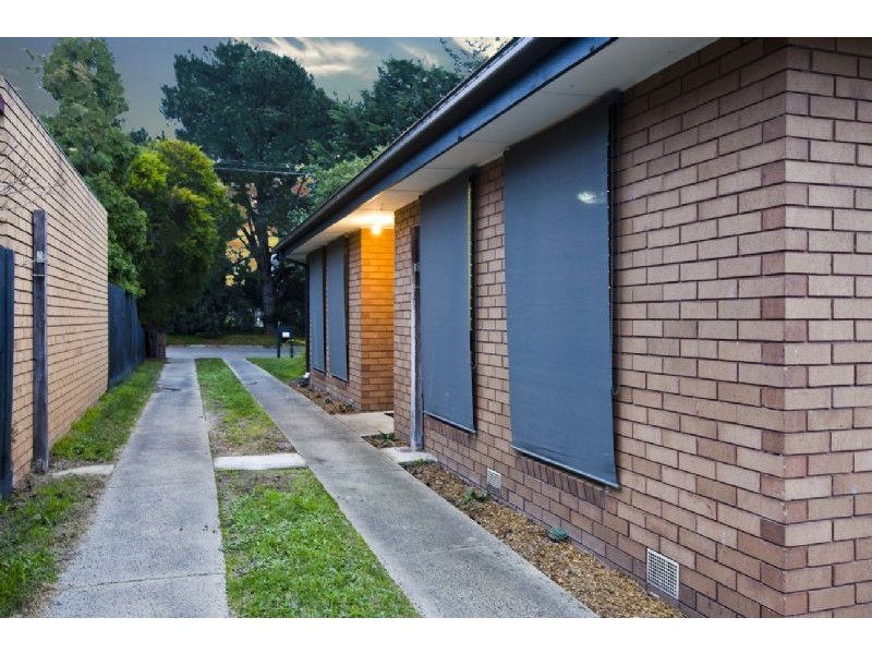 2/7 BANKS ROAD, Cranbourne VIC 3977