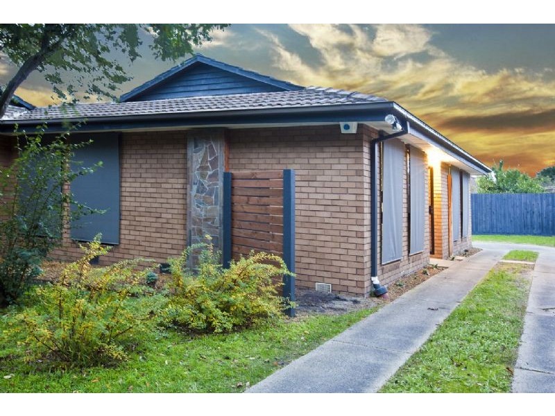 2/7 BANKS ROAD, Cranbourne VIC 3977