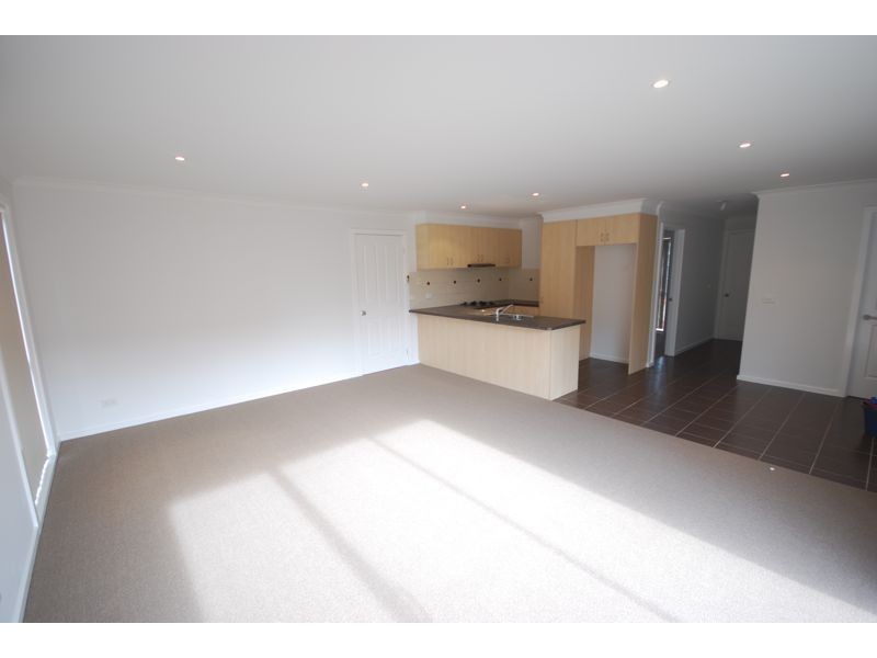 2/3 Walter Street, Cranbourne VIC 3977