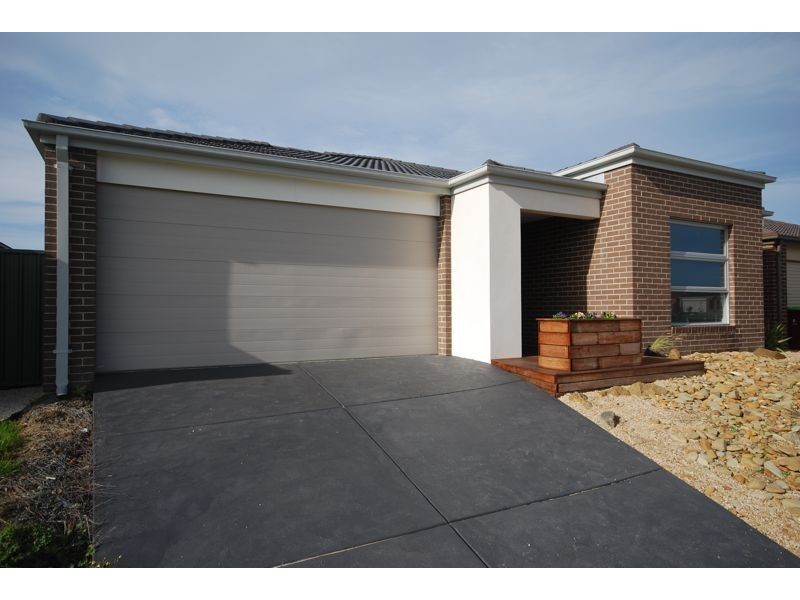 35 Ardent Crescent, Cranbourne East VIC 3977