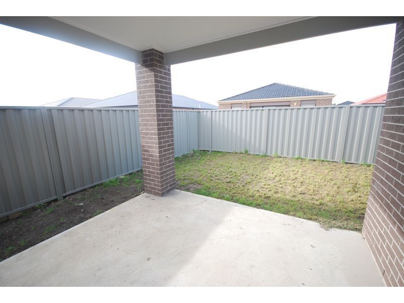 35 Ardent Crescent, Cranbourne East VIC 3977