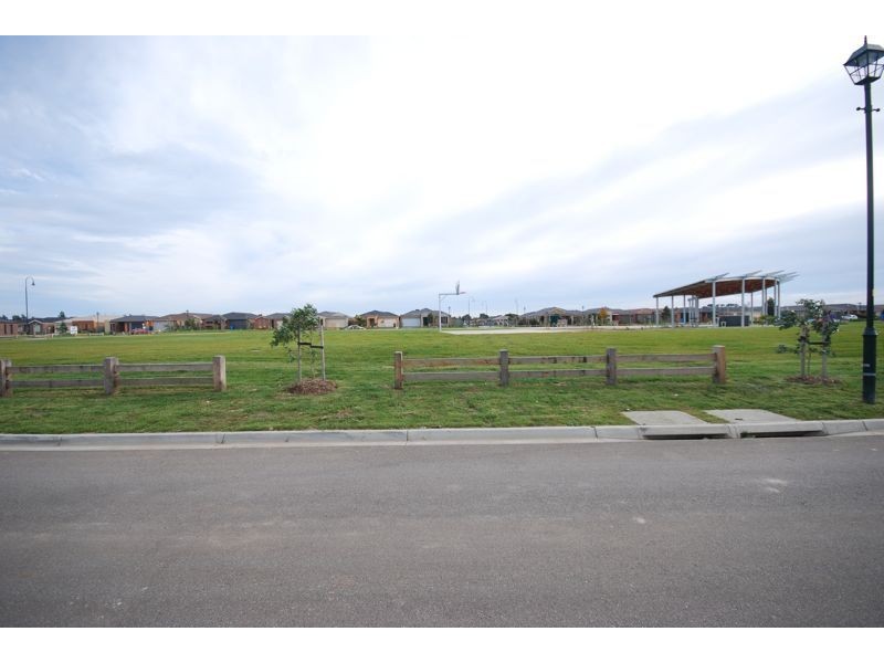 35 Ardent Crescent, Cranbourne East VIC 3977