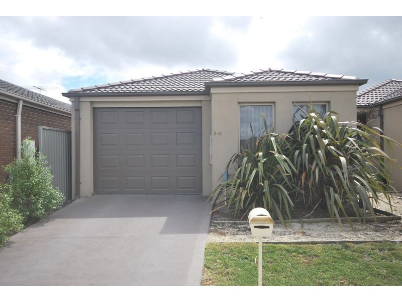 1/42 Greenaway Terrace, Cranbourne East VIC 3977