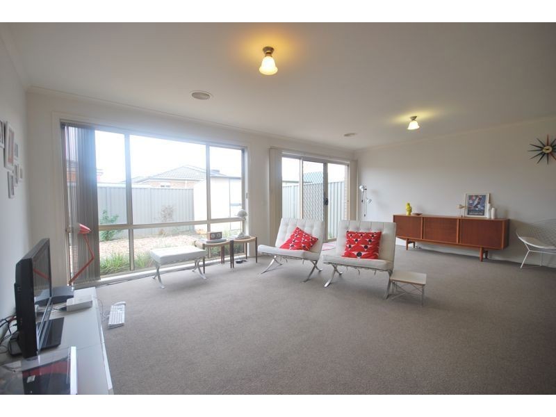 1/42 Greenaway Terrace, Cranbourne East VIC 3977