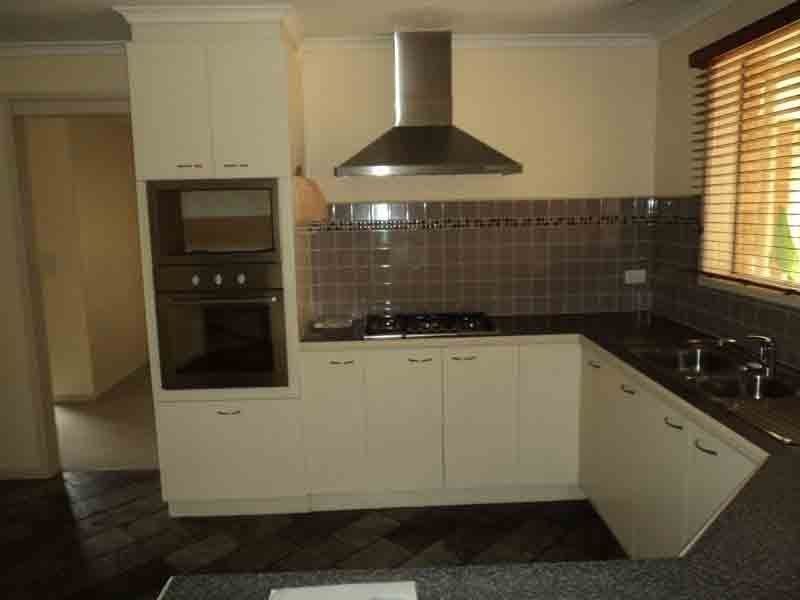 4 Bengal Court, Cranbourne North VIC 3977